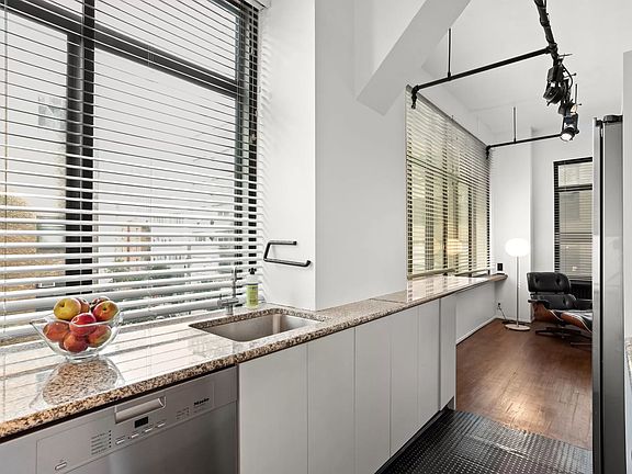 4th image of 348 W 36th St APT 3N