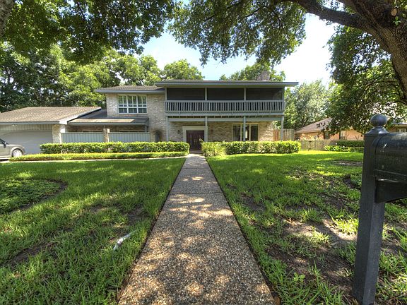 2nd image of 422 Woodland Dr