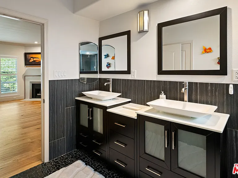575 S Barrington Ave #305 — Photo 25