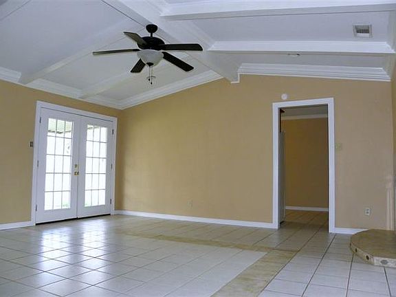 5th image of 308 Laverne St