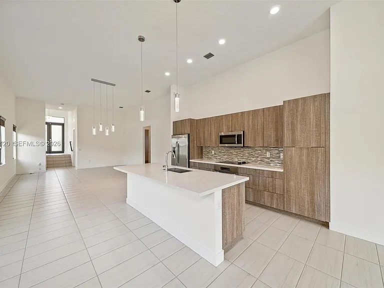 7635 NW 103rd Pl — Photo 19