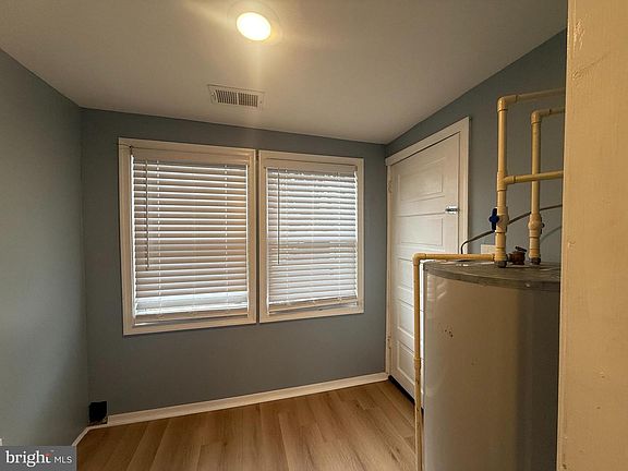 5th image of 518 Stratford Ave