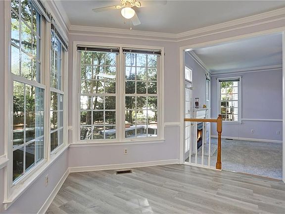 5th image of 210 E Wedgwood Dr