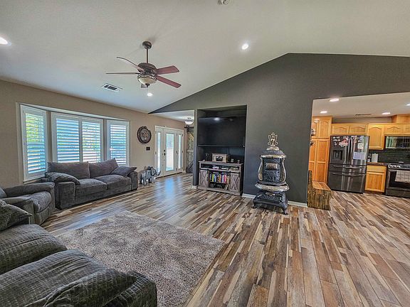 5th image of 20605 Scenic Dr