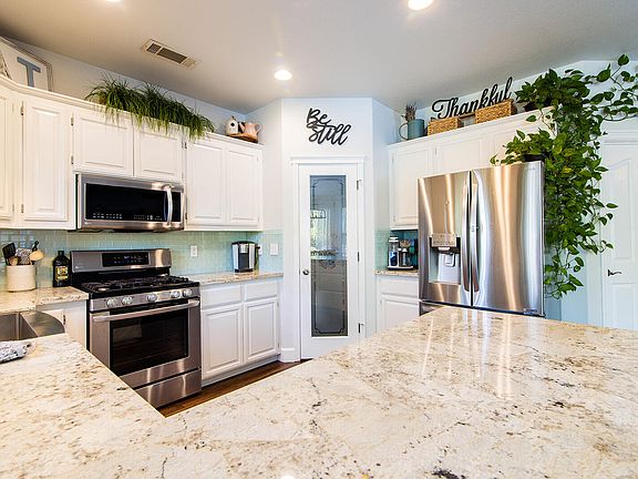 5th image of 19277 Sellins View Ct