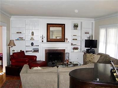 2nd image of 122 Lonsdale Ave