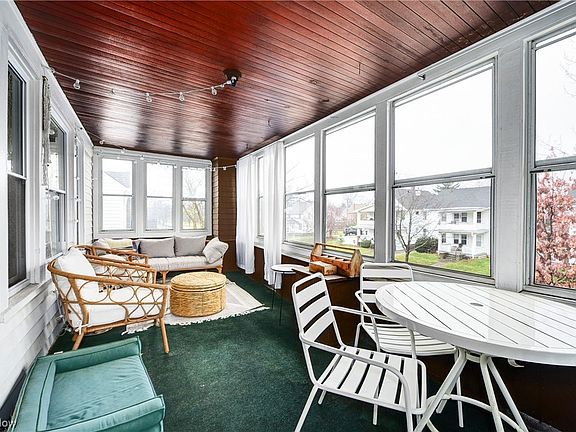 3rd image of 2073/2075 Morrison Ave