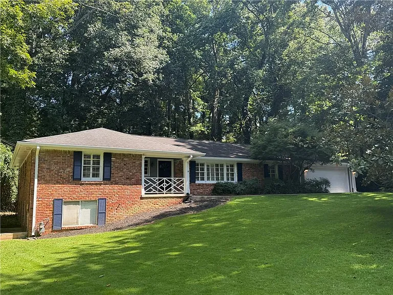 6651 Castleton Dr — Photo 2