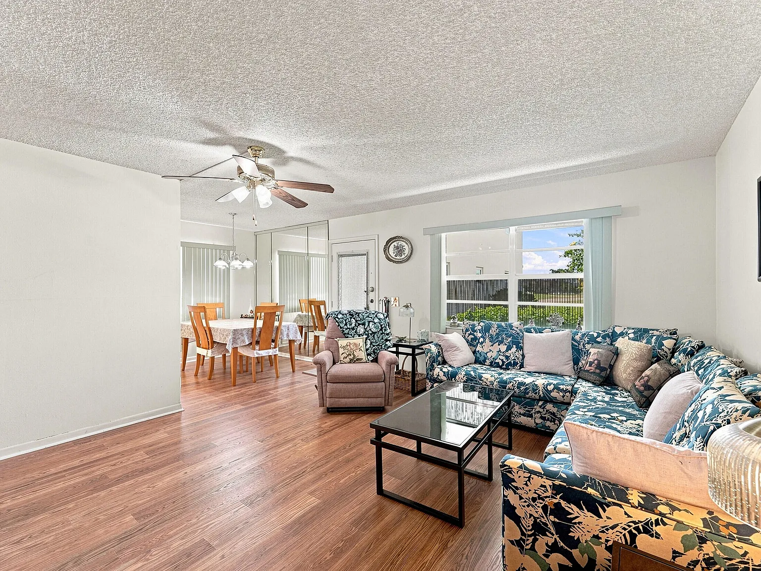 2 bed, 2.0 bath, 907 sqft, $2,500 — Photo 4