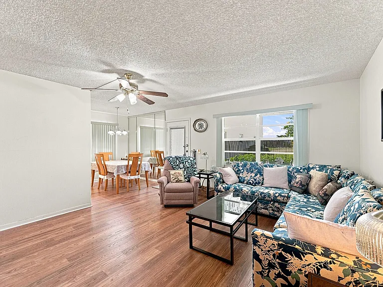 246 Normandy Ln #F — Photo 4