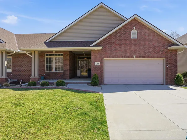 7548 Kentwell Ln, Lincoln, NE 68516