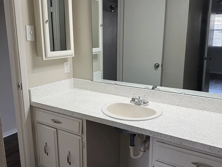 Ivanhoe Duplexes — Photo 11