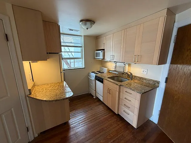 2019 Kalorama Rd NW #7 — Photo 9