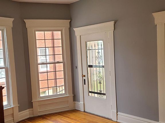 5th image of 220 Holmes St