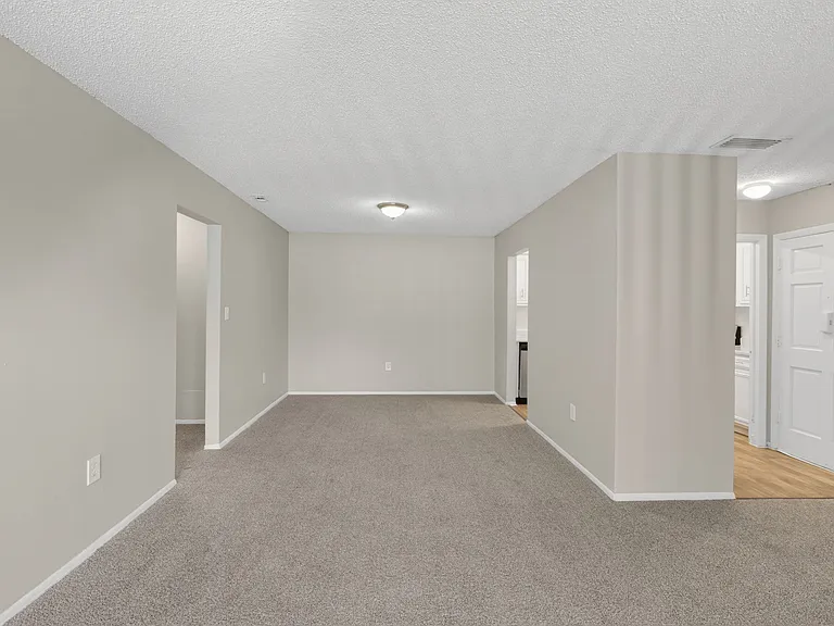 Foxcroft Apartments — Photo 15
