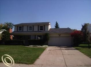 27034 Nantucket Ct, Southfield, MI 48076