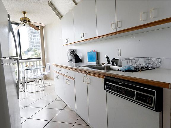 2nd image of 1000 E Island Blvd APT 406