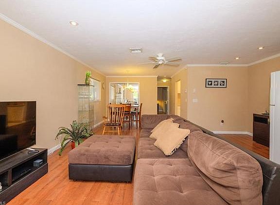 3rd image of 1217 SE 24th Ave APT A