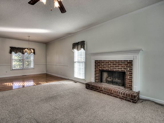 5th image of 33 Carrington Dr