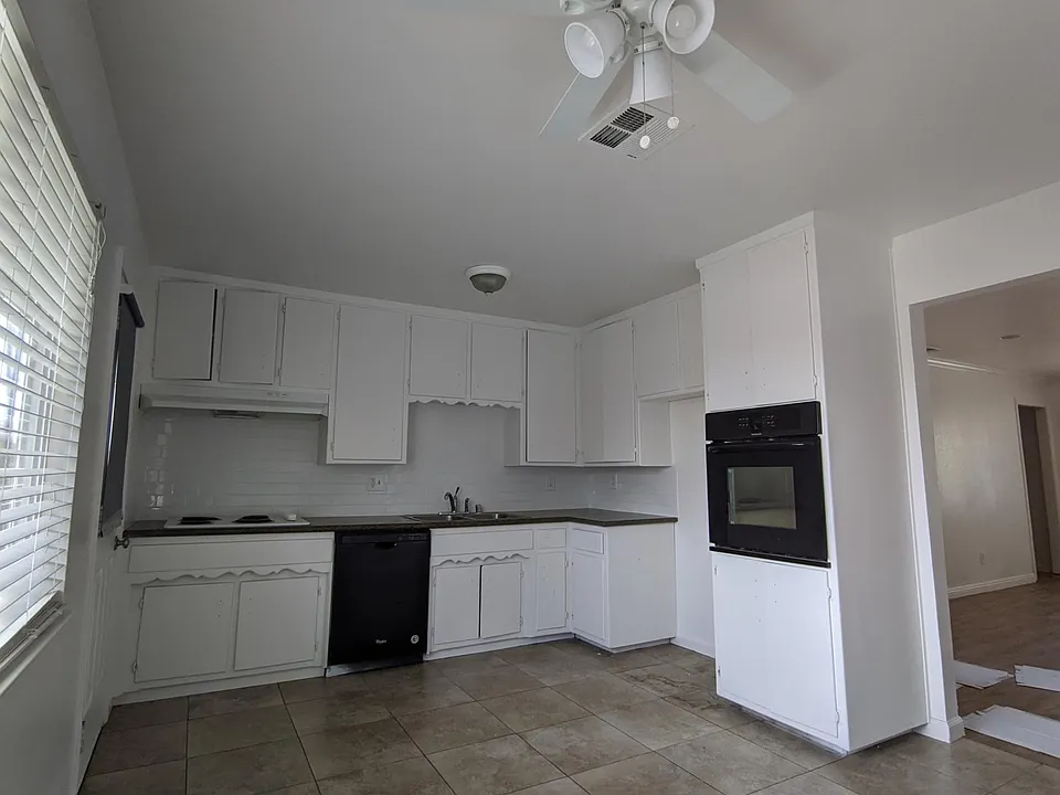 Kitchen / dining room. New tile backsplash.