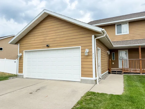 713 17th St S, Brookings, SD 57006