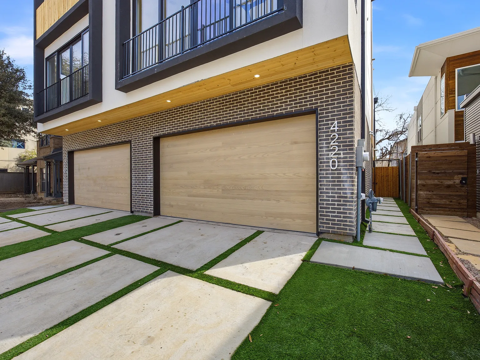 3 bed, 3.5 bath, 3170 sqft, $6,750 — Photo 2