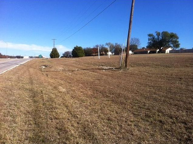 2nd image of 1264 N Interstate Highway 35 E