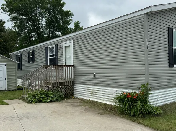 105 20th St NW #352, Stewartville, MN 55976