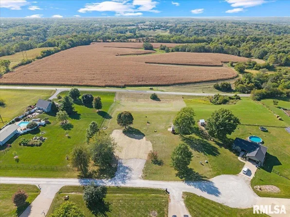 9720 86th Street Ct W, Taylor Ridge, IL 61284