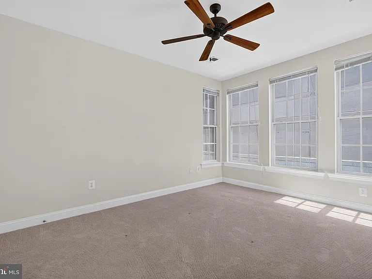 1023 N Royal St #205 — Photo 15