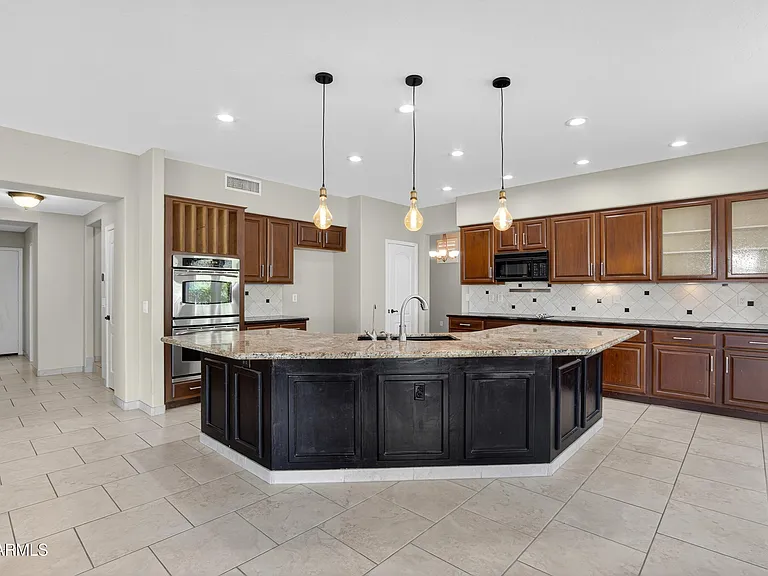 4302 E Mossman Rd — Photo 5