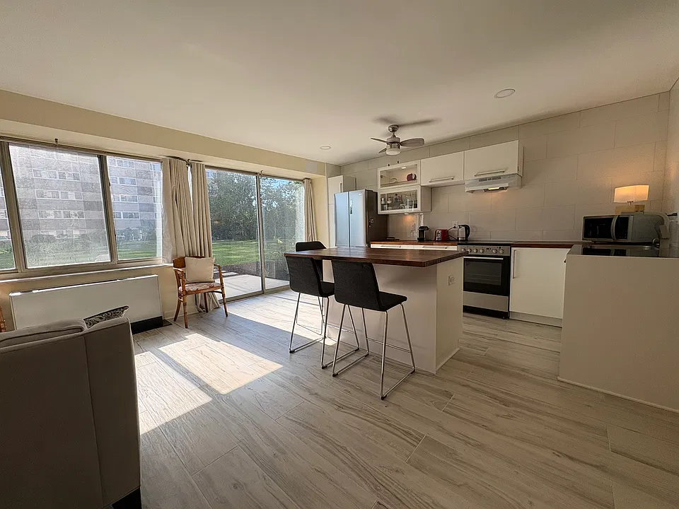 12520 Edgewater Dr #204