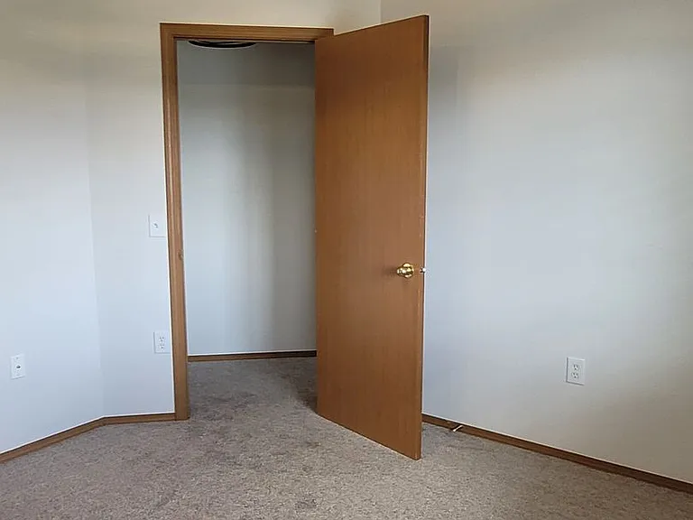 1349 E Greens Loop — Photo 24