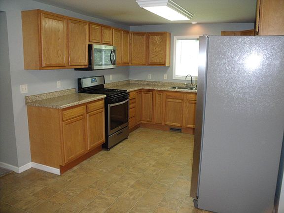 3rd image of 523 E 1st St