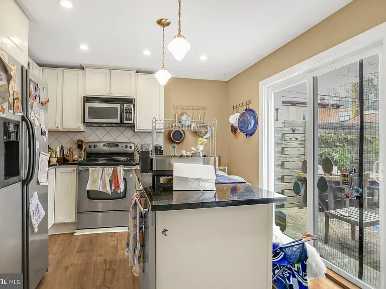 1631 E Berks St — Photo 9