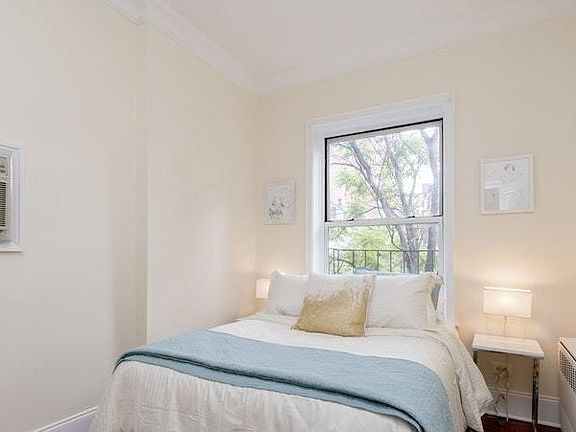 3rd image of 152 E 83rd St APT 3B