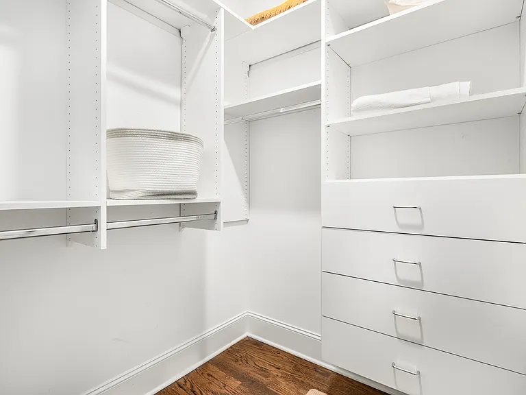 393 N Highland Ave NE #B — Photo 20
