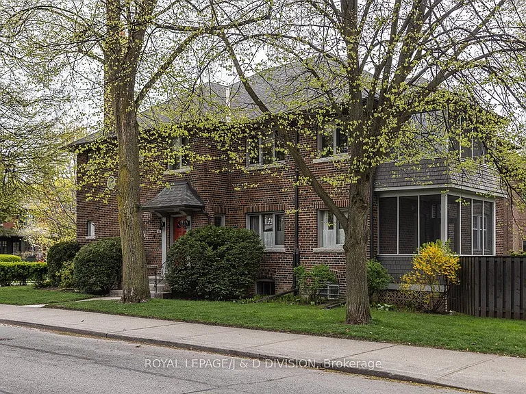 58 Lascelles Blvd — Photo 31
