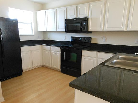 4th image of 4900 NE 123rd Ln