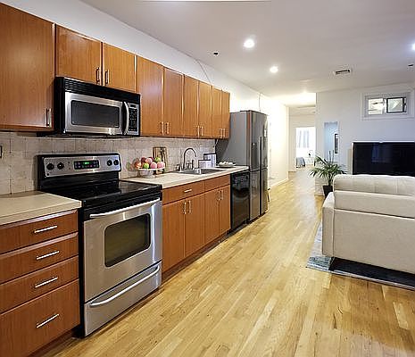 3rd image of 21 W 19th St #3F