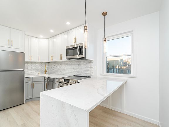 3rd image of 21-34 33rd St #3