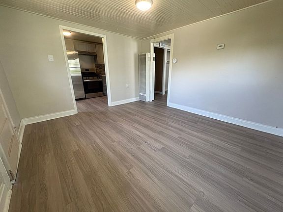 3rd image of 813 Lee St