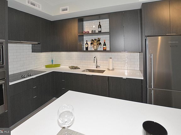 3rd image of 1300 4th St SE Unit 805