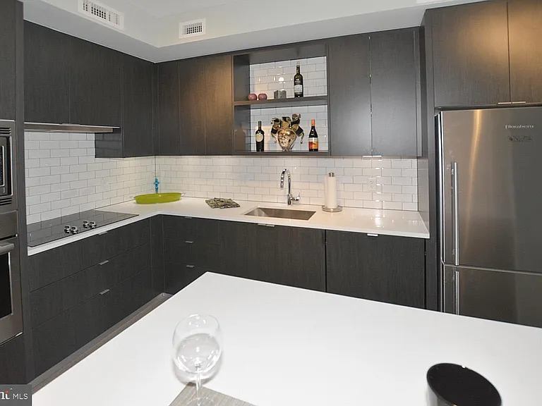1300 4th St SE #805 — Photo 3