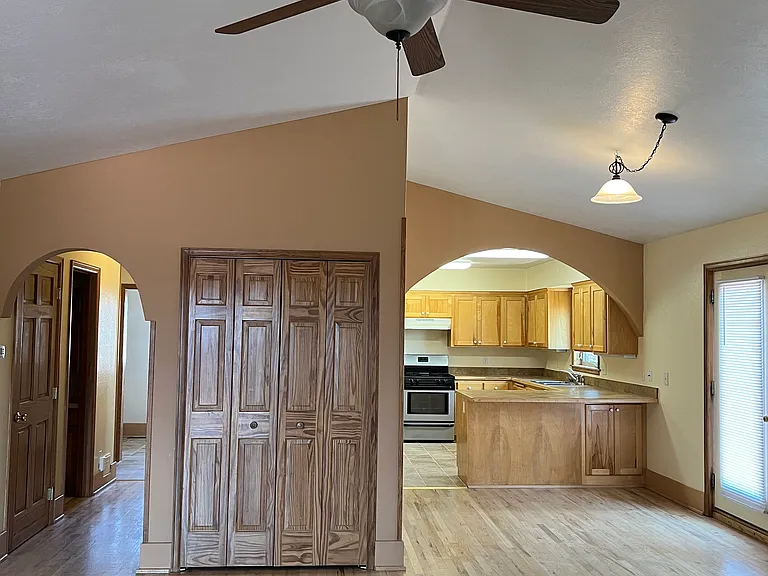 103 Yucca Ln — Photo 4