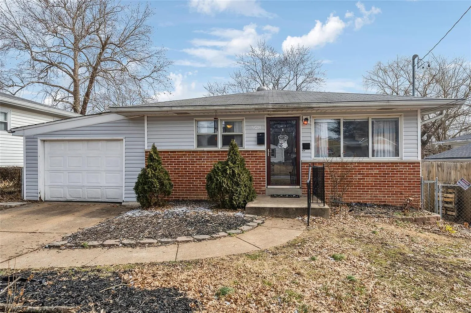 7928 La Belle St photo 1