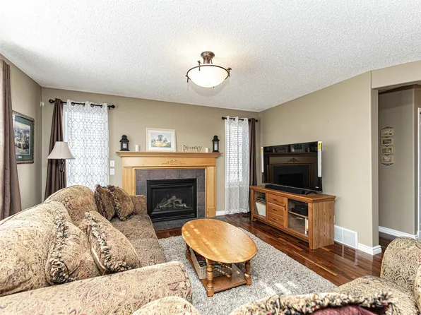 19047 51st Ave NW, Edmonton, AB T6M 2R6