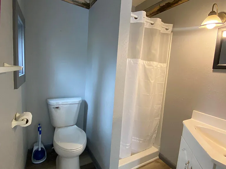 1124 Jefferson St — Photo 12
