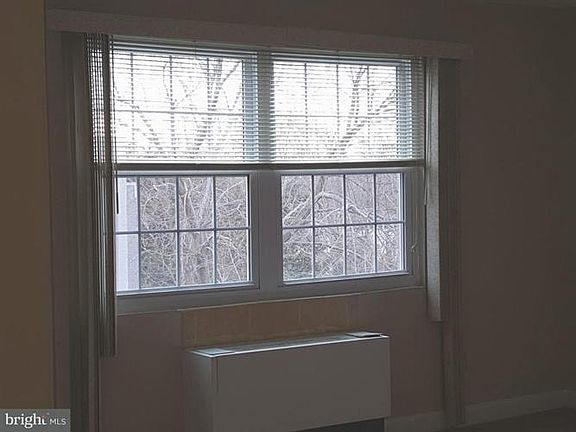 4th image of 2055 N Woodstock St APT 302