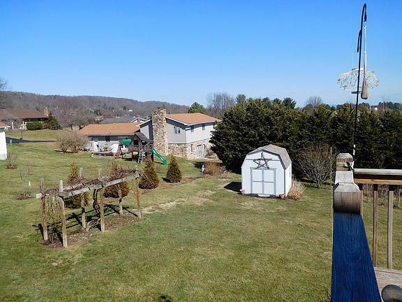 4th image of 120 Lakeview Dr